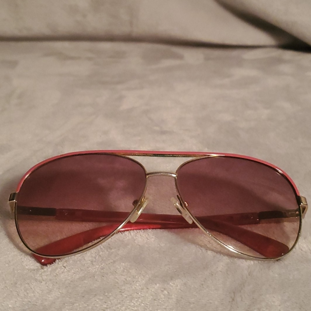 GUESS • Sunglasses